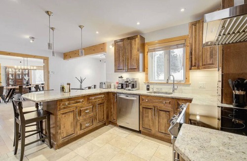 Baie-St-Paul House | Idyllic Nature Retreat | Hot tub & Scenic Views