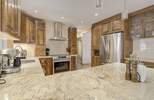Baie-St-Paul House | Idyllic Nature Retreat | Hot tub & Scenic Views
