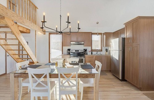 Baie-St-Paul House | Idyllic Nature Retreat | Hot tub & Scenic Views