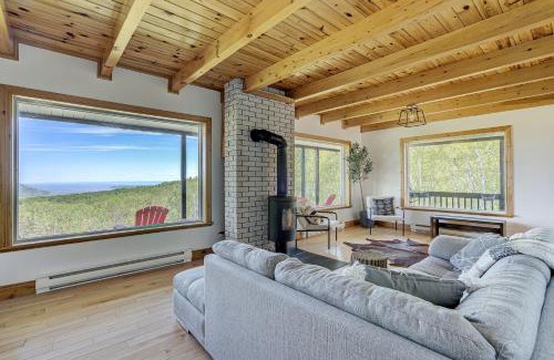 Baie-St-Paul House | Idyllic Nature Retreat - Hot tub and Scenic Views