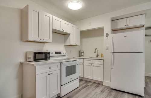 Pass-a-Grille Historic District Apartment | Idyllic Pass-A-Grille Studio - Walk to the Beach!