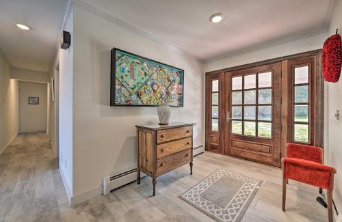 Suttons Bay House | Idyllic Suttons Bay Home with 500 of Waterfront