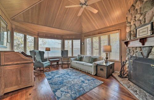 Suttons Bay House | Idyllic Suttons Bay Home with 500 of Waterfront