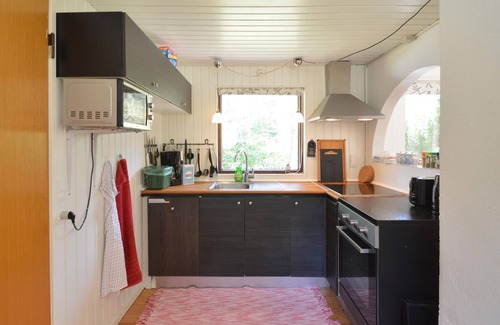 Lundby House | Idyllic thatched cottage in green surroundings in South Zealand.