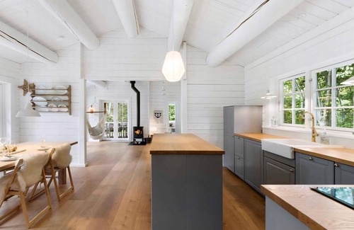 Hoensinge House | Idyllic wooden lumber house 300m from water