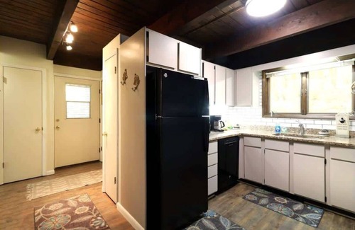Berkeley Springs Cabin | Idyllife Summary: Esc