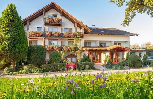 Safferstetten Apartment | Idyllische Ferienwohnung mit großem Südwestbalkon