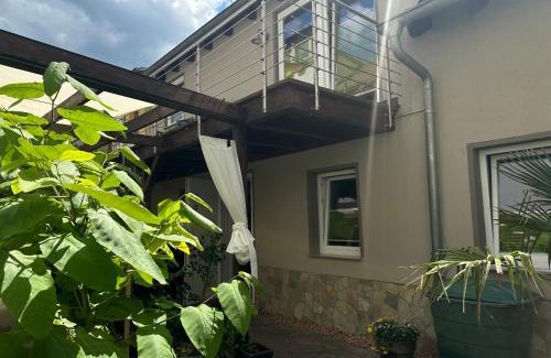 Jena Apartment | Idyllisches Haus Ferienwohnung in Jena direkt an der Saale