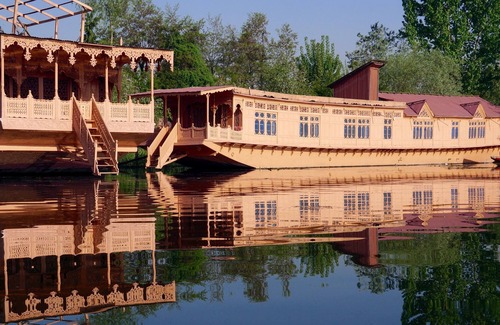 Sudarbal Boat Rental | “If there is a paradise on earth, it is this, it is this, it is this”