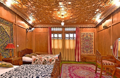 Sudarbal Boat Rental | “If there is a paradise on earth, it is this, it is this, it is this”