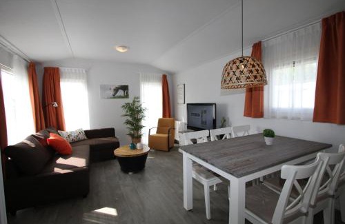 Molkwerum Ski Chalet | IJsselmeer-chalet nr. 66