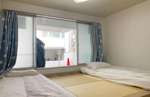 Ikebukuro Apartment | Ikebukuro 11 min walk池袋中心地带#高速无限制网 # 半地下室房间 #1F