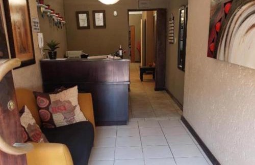 Mahikeng House | Ikhutse Manor Guesthouse