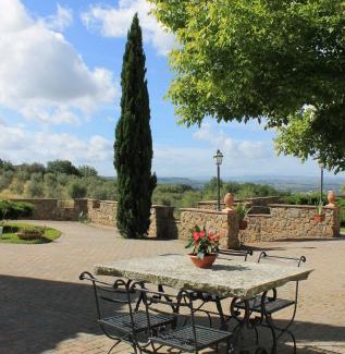Capraia e Limite House | Il Borgo di Montereggi