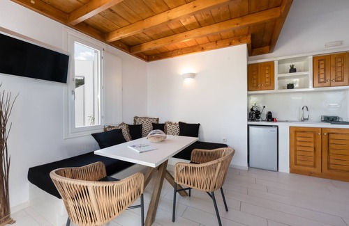 Vourvoulos Villa | iL Fagiolo | Suite 3 | Hot Tub | Privacy