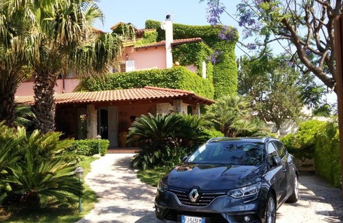 Taranto Bed & Breakfast | Il Giardino delle Jacaranda