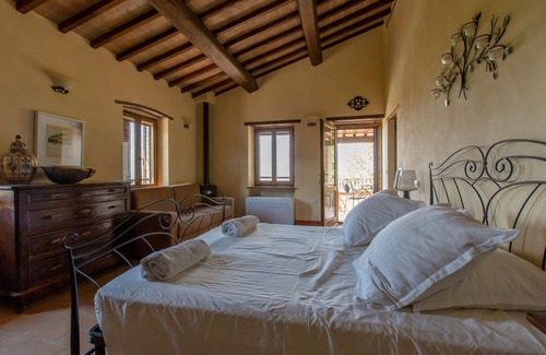 Po' Bandino Other | Il Giardino will make you fall in love with its enchanting view of the Umbrian countryside and Lake