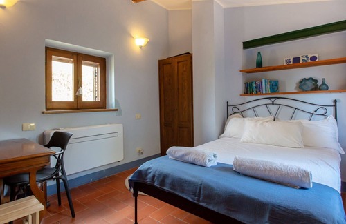 Po' Bandino Other | Il Giardino will make you fall in love with its enchanting view of the Umbrian countryside and Lake