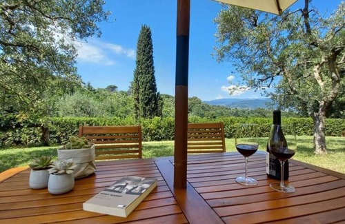 Serravalle Pistoiese Apartment | Il Glicine @ Casa d'Olival - Enchanting Tuscan Retreat: an Unforgettable Escape