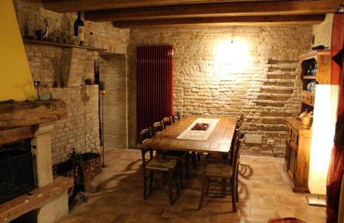Cartoceto Apartment | Il nido della rondine, appartamento nel borgo medievale