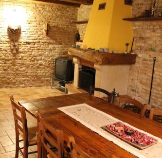 Cartoceto Apartment | Il nido della rondine, appartamento nel borgo medievale