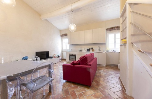 Portoferraio Old Town Apartment | Il Nido di Bianca flavor history and style