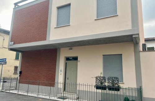 Castel Bolognese House | IL TORRIONE casa difronte a grandi giardini