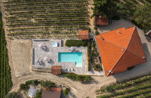 Castiglione Tinella House | IL VOLO, piscina e wellness
