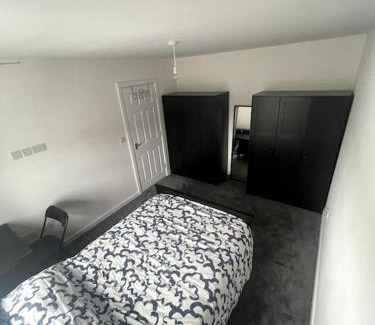 Rushmoor District Apartment | Ile