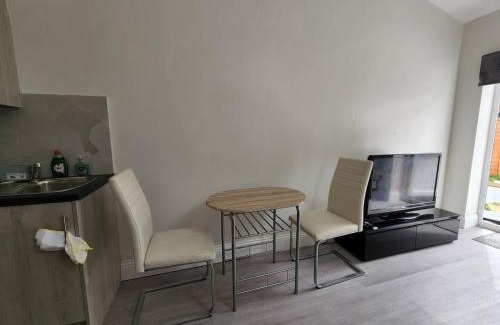 Valentines Apartment | Ilford Town Centre Studio