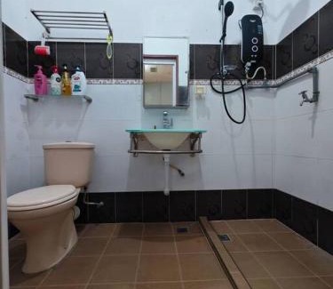 Lunas House | IlhamD' Homestay Kulim 5 Bedroom with 3 Toilet
