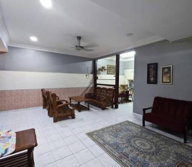 Lunas House | IlhamD' Homestay Kulim 5 Bedroom with 3 Toilet
