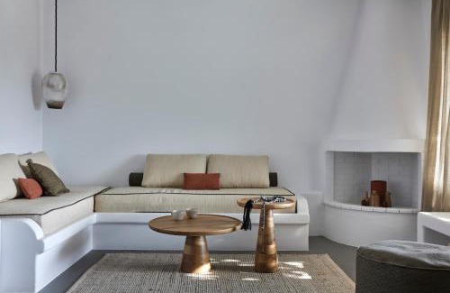 Adamas Apartment | Iliana Olive Branch