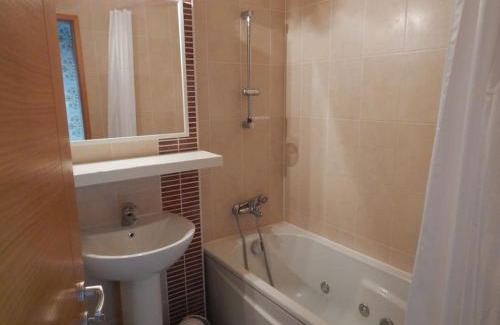 Vizafogo Apartment | Imádnivaló medencés hotellakás szaunával.