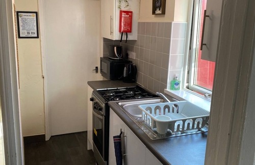 Westoe Apartment | Imeary -3 Bdrm Sleeps 5 Contractor Accommodation