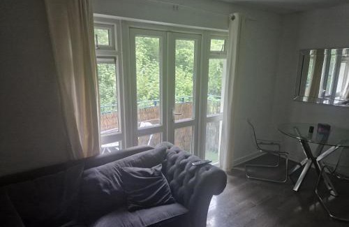 Waltham Forest Apartment | Immaculate 1-Bed Apartment in Woodford Green