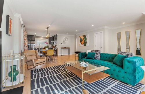 Walnut Creek House | Immaculate 2 Bedroom Executive Rental with Private Patio and Garage