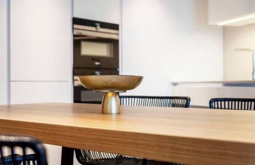 Queenstown Apartment | Immaculate 2BDR apt, BPS Shopping Mall