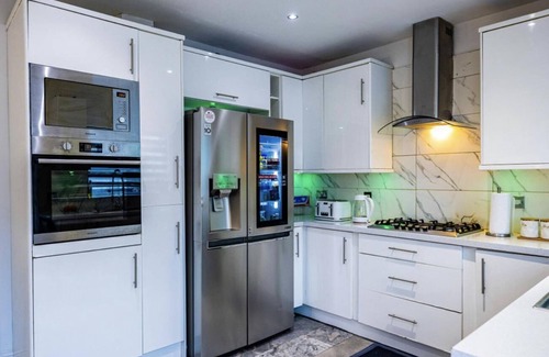 Eastbrook House | Immaculate 3 Bed Luxury House in Dagenham London
