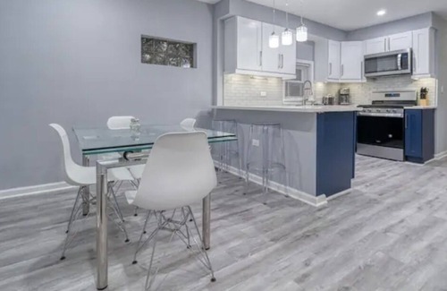 Wood Dale House | Immaculate 3 Bedroom 2 Bath house near Ohare!