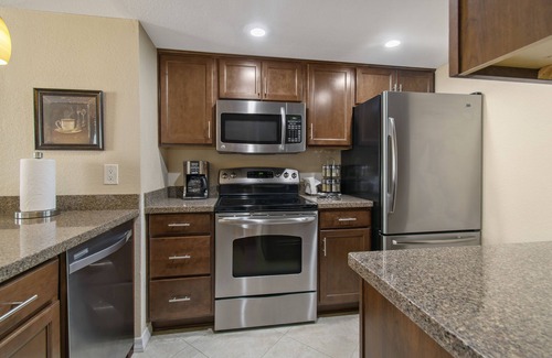 Paradise Valley Village Condo | Immaculate Condo in Prime Scottsdale Location Adjacent to Golf Course!