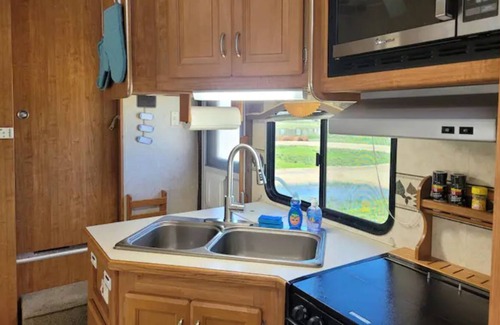 Winnsboro RV Rental | Immaculate Country Wildcat