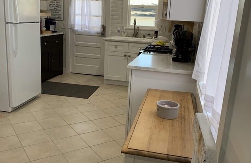 Cheyenne House | Immaculate Cozy Home Sleeps 1-4