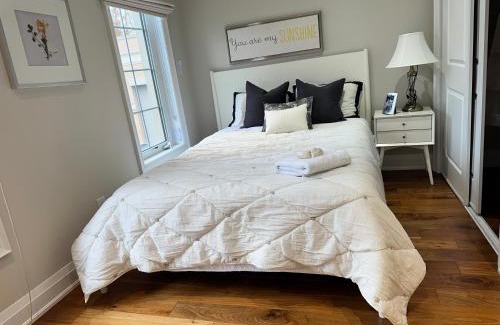 Lawrence Park House | Immaculate Executive Townhouse 3Br&3Ba at Lawrence Park