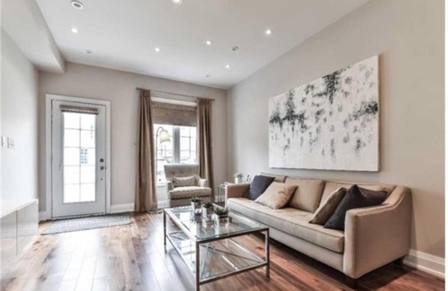 Lawrence Park Villa | Immaculate Executive Townhouse