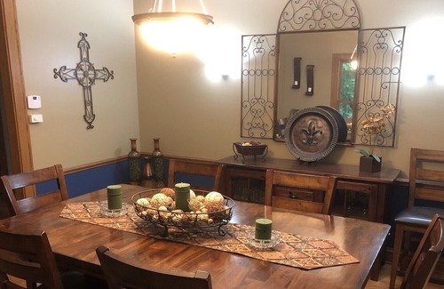 Newark House | Immaculate home on over 3 acres, near Starved Rock & Ottawa.