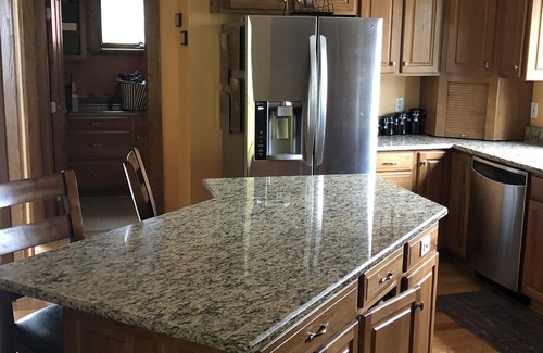 Newark House | Immaculate home on over 3 acres, near Starved Rock & Ottawa.