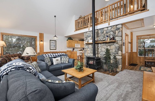 McCall Cabin | IMMACULATE MCCALL CABIN-Very Close to Downtown/Lake/Skiing - “The Cabin’s House”