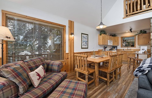 McCall Cabin | IMMACULATE MCCALL CABIN-Very Close to Downtown/Lake/Skiing - “The Cabin’s House”
