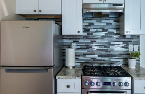 Hawthorne Apartment | Immaculate, Newly Renovated 1 Bedroom Apt Near NYC
